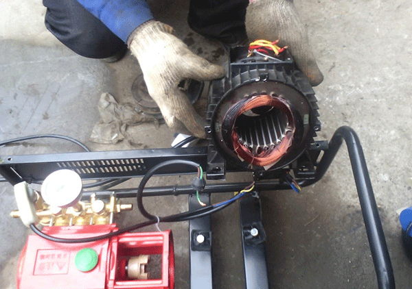 為何萬用表不能測量三相電機而用搖表——西安泰富西瑪電機(西安西瑪電機集團股份有限公司)官方網(wǎng)站 為何萬用表不能測量三相電機而用搖表——西安泰富西瑪電機(西安西瑪電機集團股份有限公司)官方網(wǎng)站