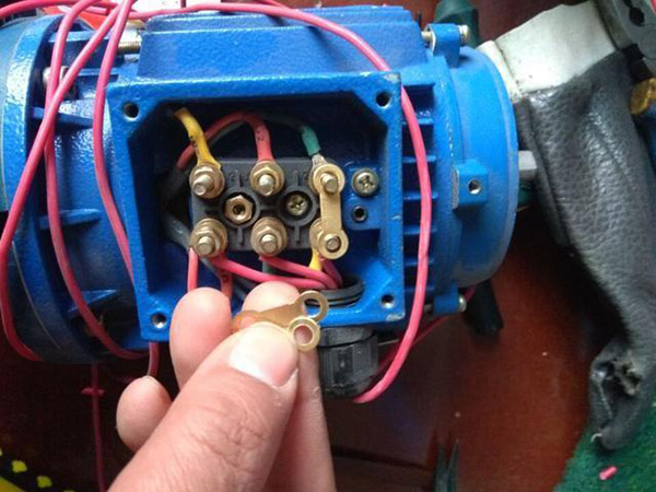 三相異步電動(dòng)機(jī)的過(guò)載運(yùn)行要及時(shí)進(jìn)行檢查 三相異步電動(dòng)機(jī)的過(guò)載運(yùn)行要及時(shí)進(jìn)行檢查